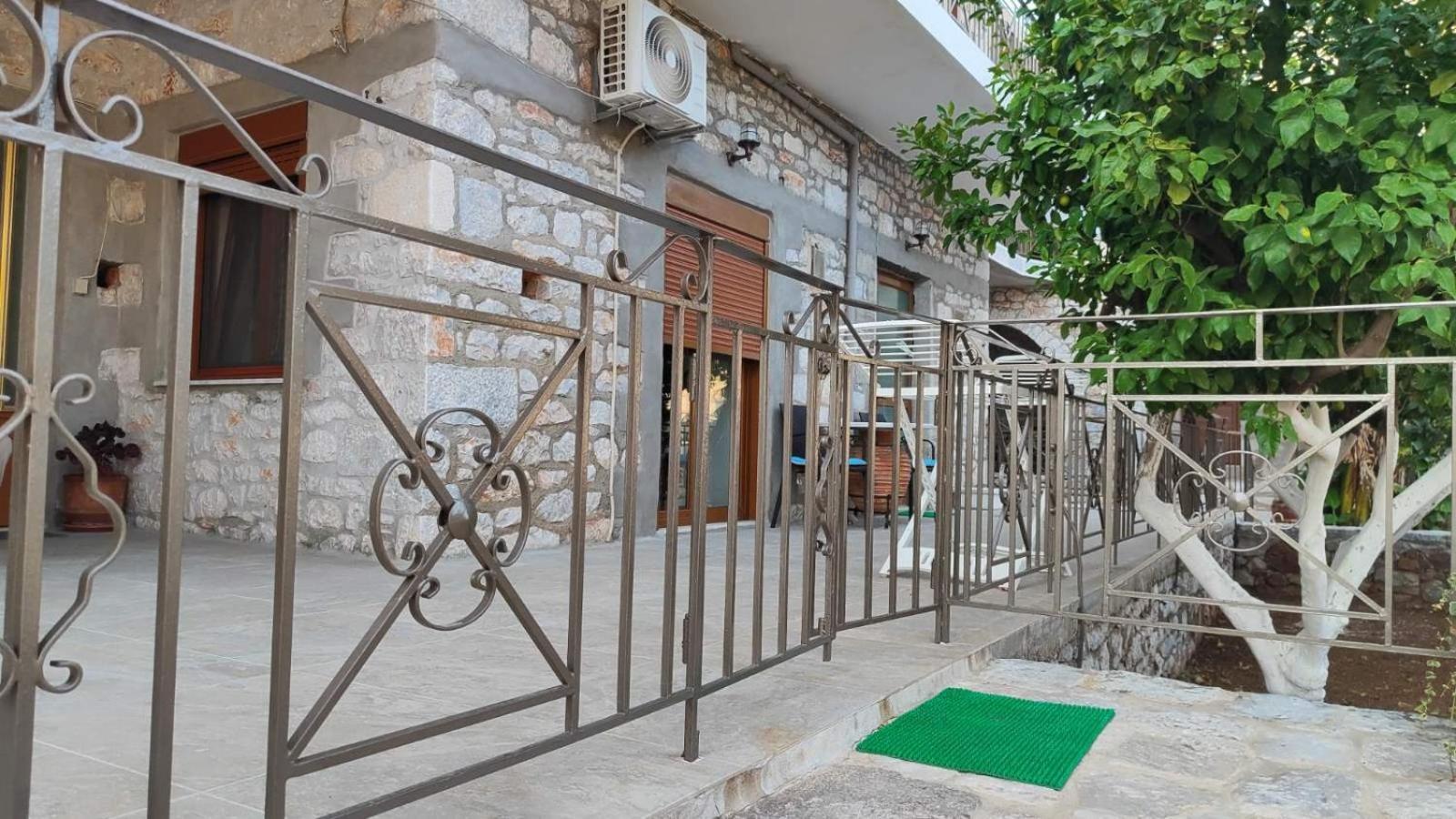 Traditional House Alepis In Areopolis Экстерьер фото